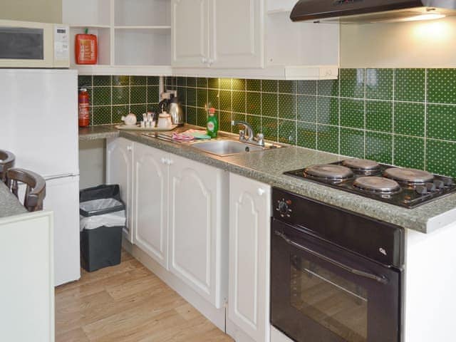 Fully-appointed kitchen | Horseshoe - Penmorvah Manor Courtyard Cottages, Budock Water, near Falmouth