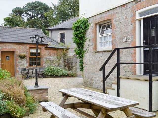 Useful outdoor space | Horseshoe - Penmorvah Manor Courtyard Cottages, Budock Water, near Falmouth