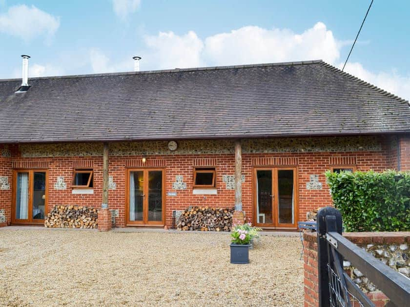 Light, airy barn conversion | The Stables - Higher Farm, Martin, Fordingbridge