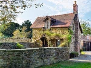 Carefully renovated 18th-century cottage  | Harvest Cottage, Pen-y-Cae, near Ruabon