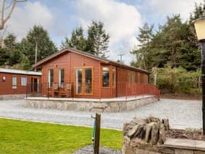 Delightful log cabin-style holiday home | Thistle Lodge, Auchterarder