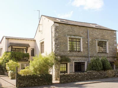 A superb and spacious 1750’s holiday home | Staveley House - Staveley House & Staveley House Apartment, Staveley