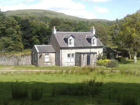 Immaculately presented cottage with stunning scenery | Garden Cottage, Strachur, near Dunoon