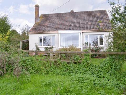 Lovely detached holiday bungalow | Walter&rsquo;s Cottage, West Compton, near Shepton Mallet