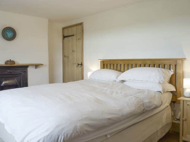 Relaxing double bedroom | South View Cottage, Dean, near Chadlington