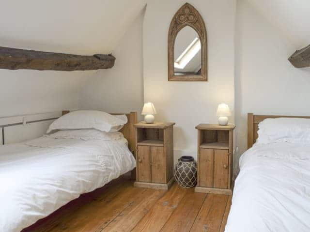 Good-sized twin bedroom | South View Cottage, Dean, near Chadlington