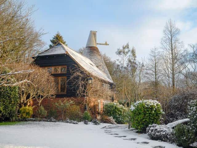 Delightful holiday home, in the Winter | Cowford Oast, Eridge Green, near Tunbridge Wells