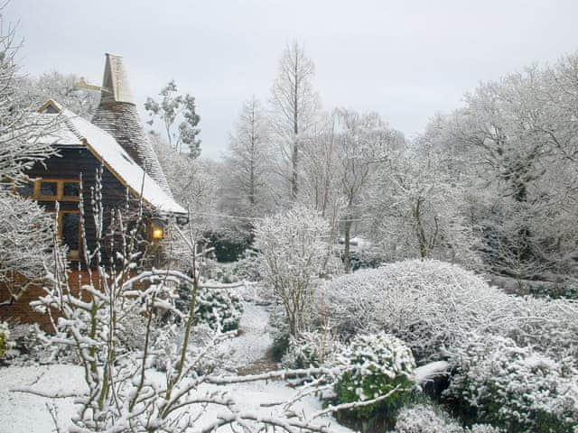 Charming property in the Winter | Cowford Oast, Eridge Green, near Tunbridge Wells