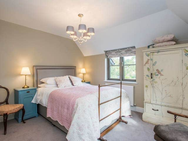 Relaxing king-size bedroom | Cowslip Cottage - Swardeston Cottages, Swardeston, near Mulbarton