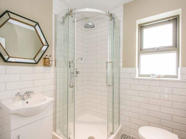 Family shower room | Cowslip Cottage - Swardeston Cottages, Swardeston, near Mulbarton