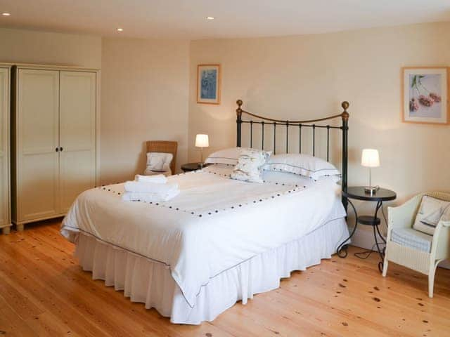 Cosy and romantic double bedroom | Tides Reach, Fowey