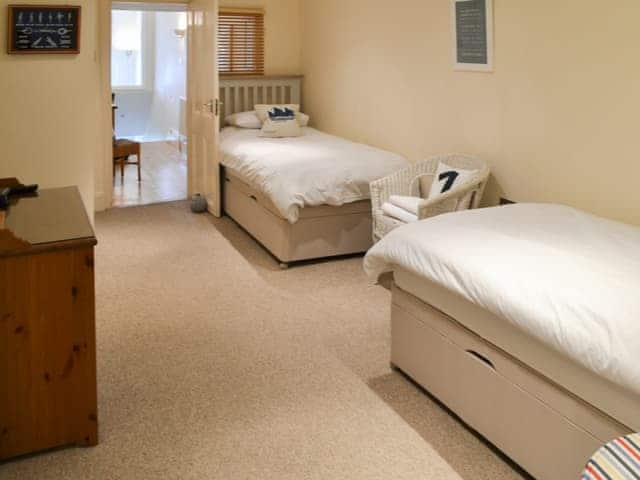 Comfortable twin bedded room | Tides Reach, Fowey