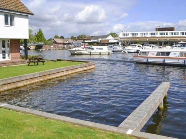 Relax and watch the boating activity along the river | Pottergate Cottage, Wroxham