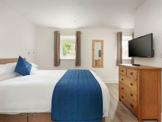 Relaxing ground floor double bedroom | Crested Grebe - The Riverviews, Wroxham, near Norwich