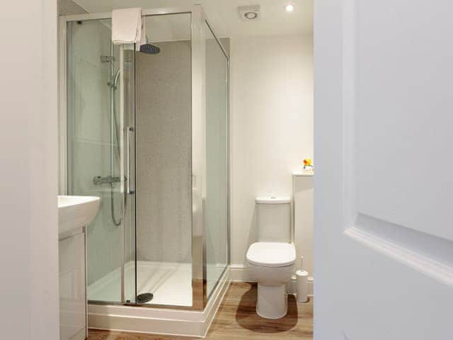 En-suite shower room | Crested Grebe - The Riverviews, Wroxham, near Norwich