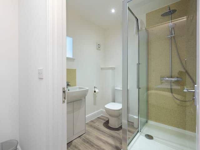 En-suite shower room | Greylag Goose - The Riverviews, Wroxham, near Norwich