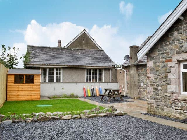 Enclosed lawned garden with patio, garden furniture and BBQ | Lealholme, Bassenthwaite, near Keswick