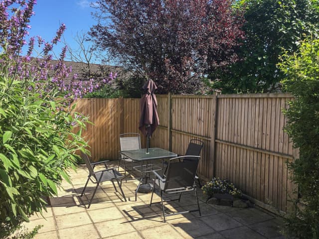 Private secluded patio with outdoor eating area | Staveley House Apartment - Staveley House & Staveley House Apartment, Staveley