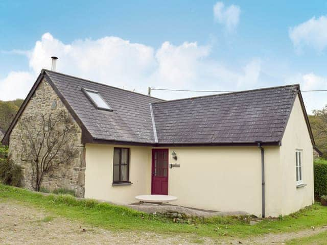 Excellent, converted barn | Y Bwthyn - Fachongle Ganol Cottages, Fachongle Ganol, near Newport