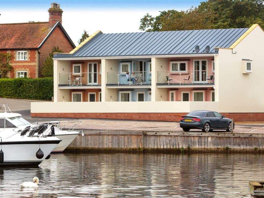 Beautiful contemporary apartment overlooking a private marina | Bewick Swan, Crested Grebe, Greylag Goose - The Riverviews, Wroxham, near Norwich