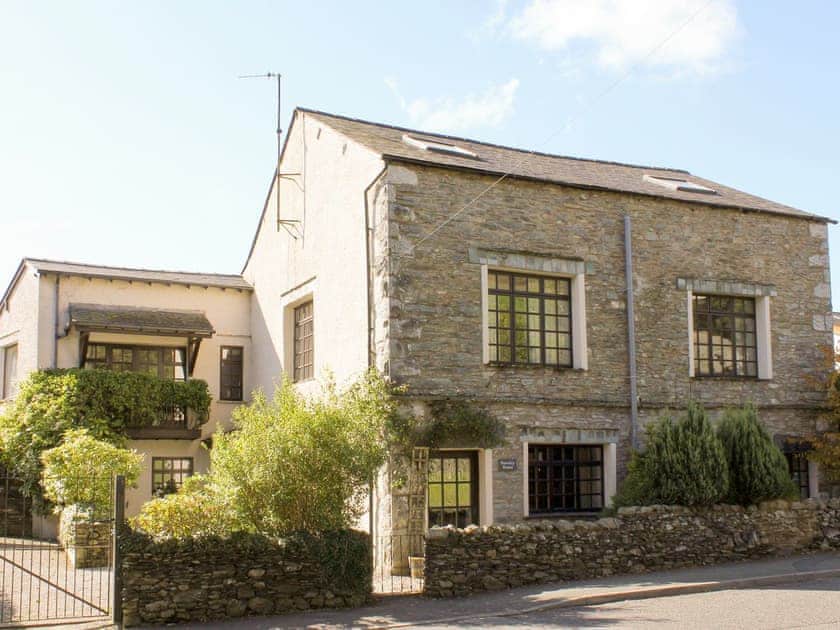 A superb and spacious 1750&rsquo;s holiday home | Staveley House - Staveley House & Staveley House Apartment, Staveley
