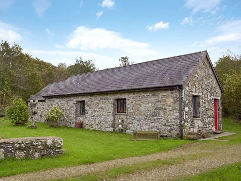 Pretty, detached stone cottage | Ty Bach - Fachongle Ganol Cottages, Fachongle Ganol, near Newport