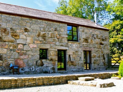 Stunning and superbly restored granite stone barn | Trevellyan Barn, St Austell