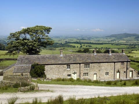 Wonderful 17th-century detached farmhouse | Higher Scarcliffe - Broughton Hall Estate, Broughton, near Skipton