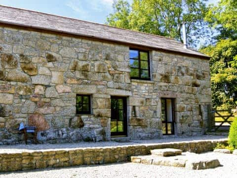 Stunning and superbly restored granite stone barn | Trevellyan Barn, St Austell