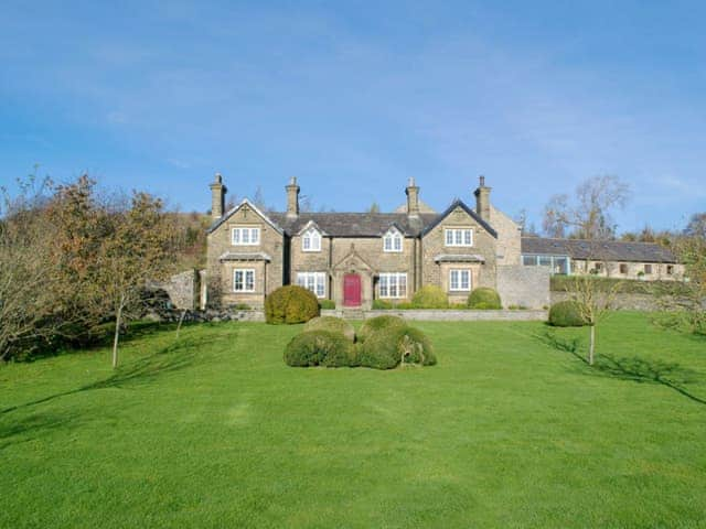 Grand holiday home, with a beautiful lawned garden | Micklethorn - Broughton Hall Estate, Broughton, near Skipton