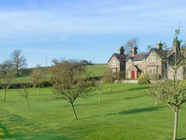 Wonderful holiday accommodation with an impressive, spacious, lawned garden | Micklethorn - Broughton Hall Estate, Broughton, near Skipton