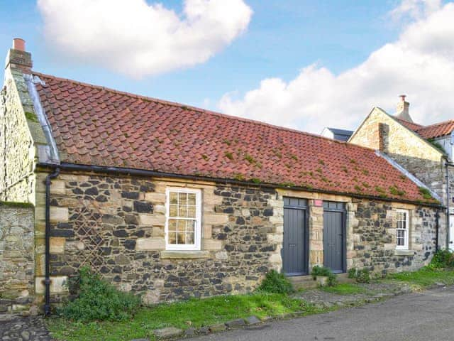 Delightful holiday properties | Haven Cottage, Lee Cottage - St Cuthbert&rsquo;s Square, Holy Island