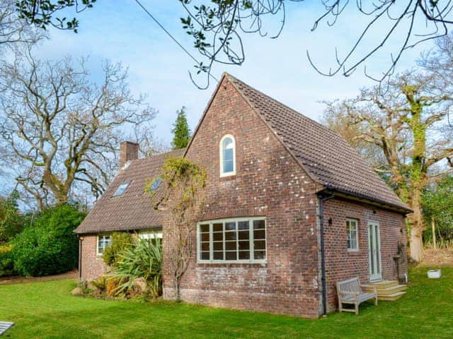 Wonderful detached holiday cottage | Brookside Cottage, Burley, near Ringwood
