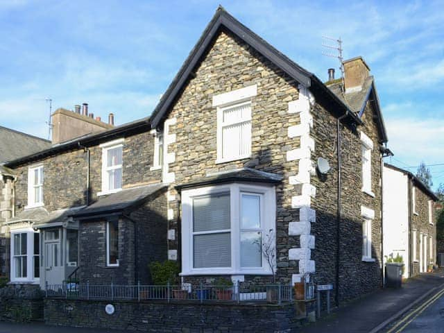 Spacious slate-built end of terrace Lakeland cottage | Chartfield, Windermere