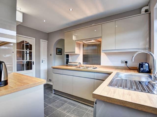 Well-equipped fitted kitchen | Roseworth, Portinscale