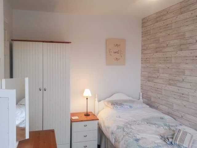 Twin bedroom | Spinney, Seahouses