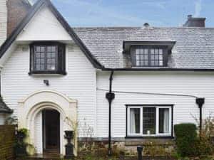 Stunning apartment in an early 20th century Arts and Crafts house | Hawthorn, Llanddona, near Beaumaris