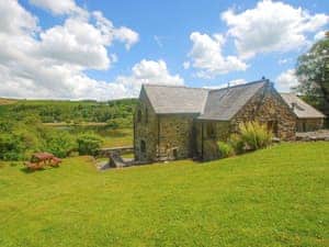 Large lawned garden surrounding the beautiful holiday cottage in a wonderful setting | Ty Newydd, Llyn Geirionydd, near Llanrwst