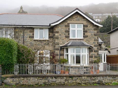 Attractive stone-built holiday home | Barreg, Barmouth, near Dolgellau