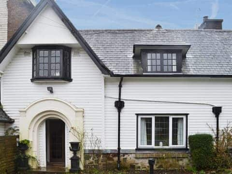 Stunning apartment in an early 20th century Arts & Crafts house | Hawthorn, Llanddona, near Beaumaris