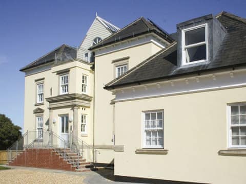 Delightful holiday apartment building | Highlands Apartment 2 - The Highlands, Shanklin