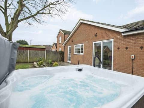 Inviting, private hot tub | Bailey&rsquo;s Retreat, Bardney, near Lincoln