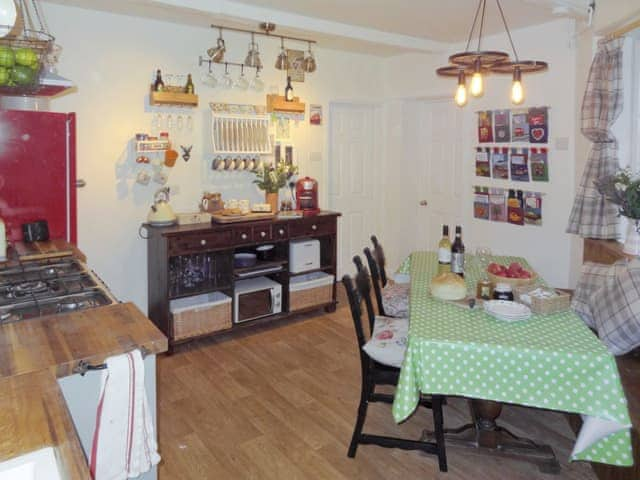 Charming kitchen with dining area | Birkenhead Cottage, Hebden Bridge Birkenhead Cottage