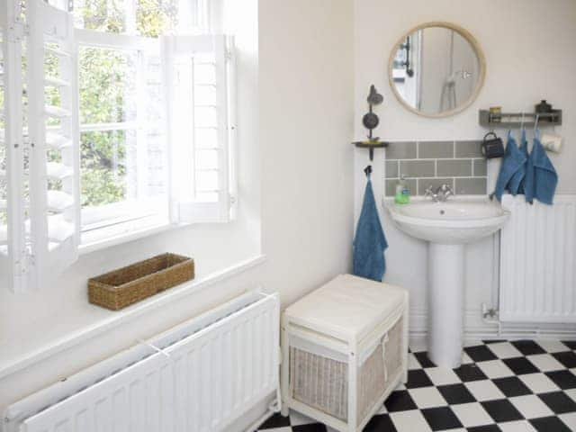 Family bathroom | Birkenhead Cottage, Hebden Bridge Birkenhead Cottage