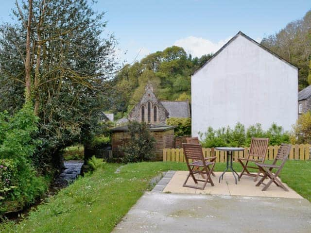 Attractive garden and grounds | Annie&rsquo;s Cottage, Milton Combe, near Yelverton