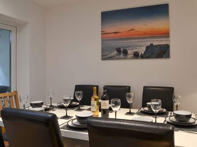 Dining area | Kia Rosa, Ryde