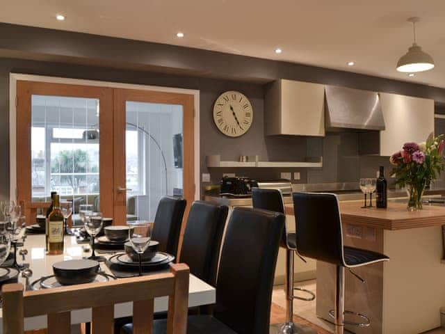 Kitchen and dining area | Kia Rosa, Ryde