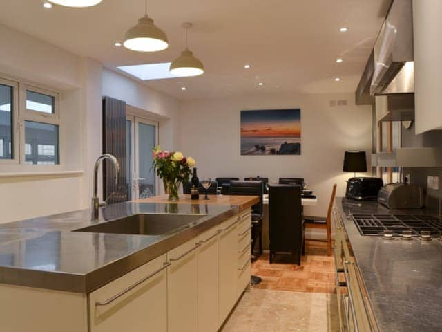 Well equipped kitchen | Kia Rosa, Ryde