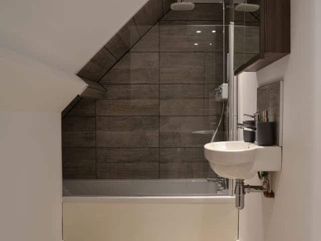 Bathroom with shower over bath | Kia Rosa, Ryde