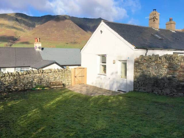 Lawned garden | Katellen Cottage, Threlkeld, near Keswick